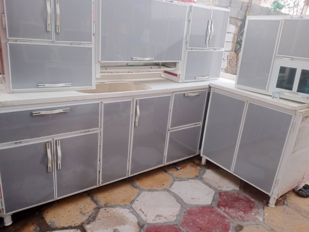 كاونتر4قطع قياس 3ونص لون رصاصي مستعمل سعر370عنوان جزيره يوجد توصيل***********
