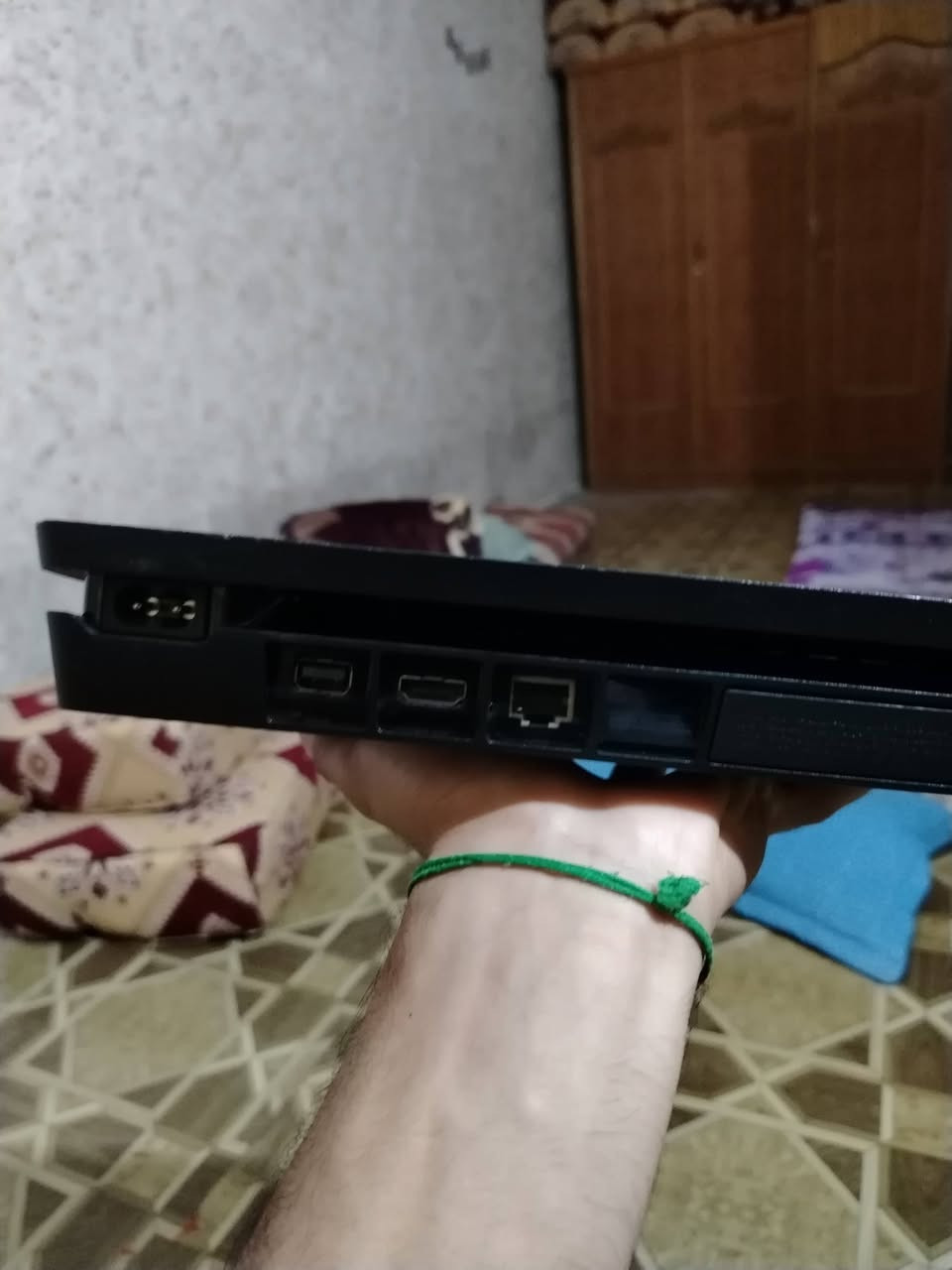 السلام عليكم بلي 4 مهكر نضام 12:52 الجهاز نضيف لك ستيكر ما مفتوح الجاهز حلو ونضيف سعره 280 وبي مجال مكاني كربلاء للاستفسار ***********
