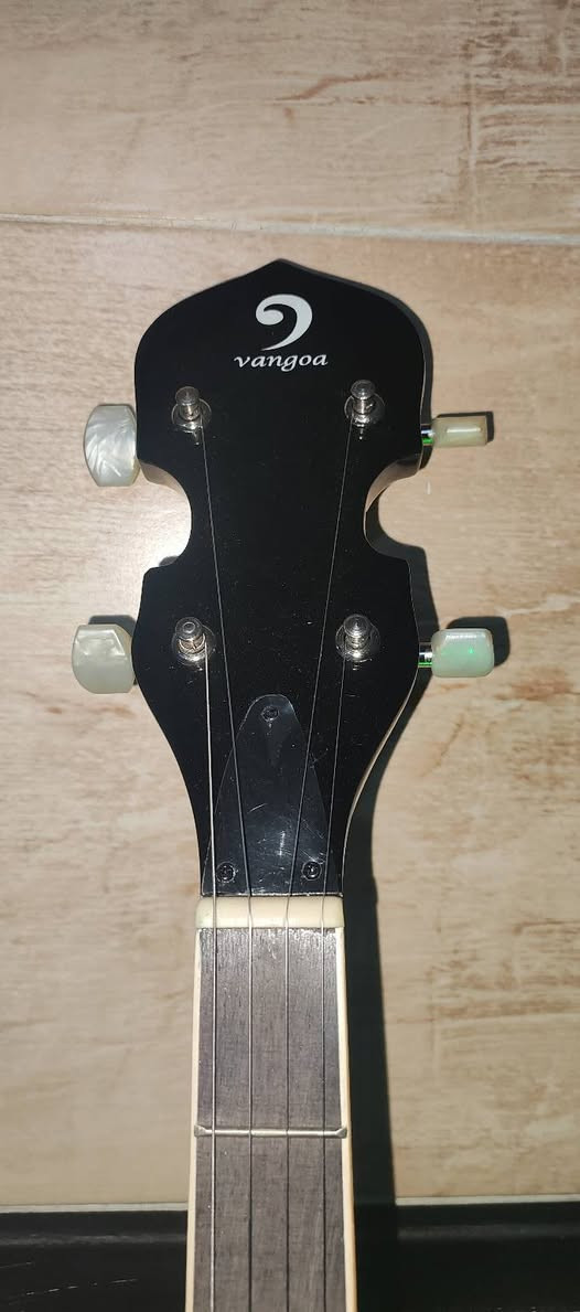 تحية طيبة
توفر جيتار للبيع تفاصيل بالصورة جديد غيرمستخدم تواصل وتساب ***********
