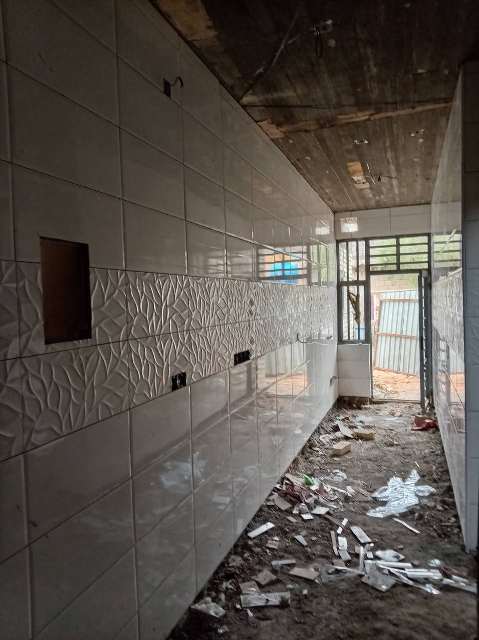 شغل ابو ادم المصري خلف درجه اولى جدران وارضيه وبورسلين ومرمر ***********
