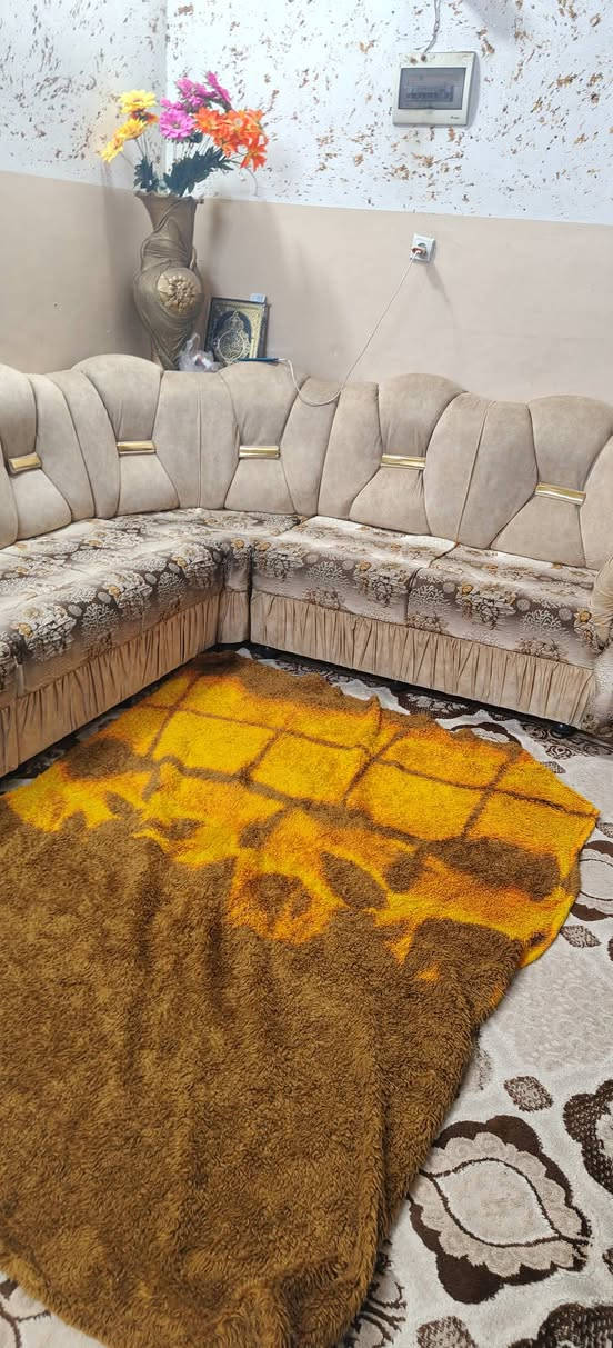 ديوان 12متر اسفنجة رقم واحد اقماش جديد خشب شغل موصل السعر 400 اوبي مجال هاتف *********** أو ***********
