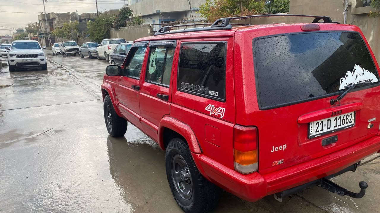 جيب شيروكي موديل ٢٠٠٠ كير اوتوماتيك دببطل اكسل تبريد وتدفئة بدون ضرر صبغ قطعتين والباقي بلاد شرط الكير والمحرك سيارة جاهزة شرط تحويل او وكالة سنوية جديدةسعر ٧٢ ومجال عنوان كركوك  *********** كركوك, العراق
