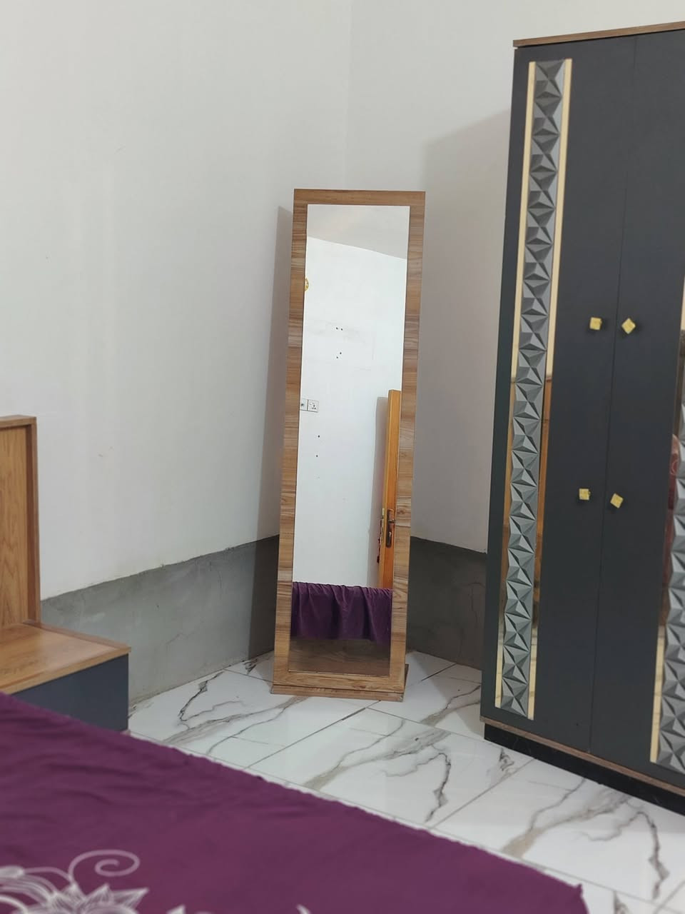 السلام عليكم غرفه تركي  نضيفه سعر 450 وبيهه مجال قليل كربلاء كنطرة السلام وتساب ***********
