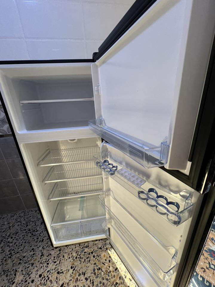 السلام عليكم ثلاجه نوع توشيبا ياباني الحجم الكبير جديده صار مستخدمه شهر بس  مستعجل عل بيعته سعره 550ببه مجال مكاني بغداد البياع رقمي ***********
