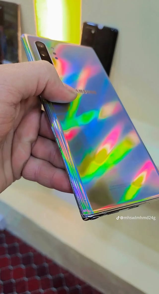 نوت 10 بلس
جهاز نورمال شرط 
ضد الماي افتح الماي كدامك 
شحن فول خير من الله
كامرت دمعه
دبل سيم 
قلم صوت فول موصفات
جهاز كدام العين مال بيت اشتريتو عل ايدي سعرو قفل قفل 260
للتواصل ***********
