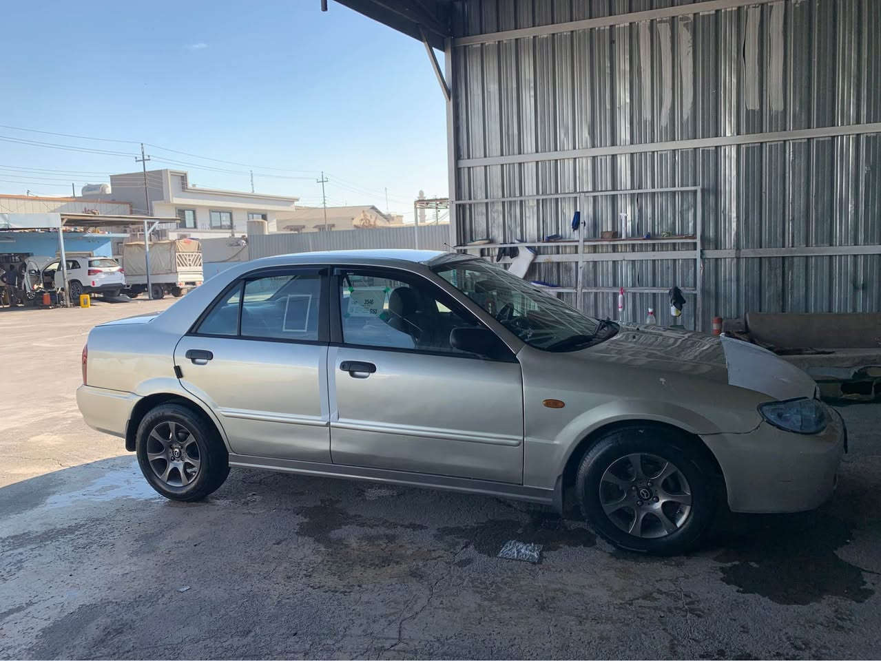 مازدا323مۆدێل2003
ئۆتۆمبێلەکە تەکسی بوە بە تایبەت هیچی تری نیە کامل بە شەرت
ئۆتۆمبێلەکە هیچ مەسرەفێکی تێدا نیە 
گێڕ تۆماتیک مەکینە16 کارەبای مەزبوت
ڕەقەم نوێ سەنەوی نوێ بێ غرامە.
وەتس ئەپ:*********** أربيل, العراق
