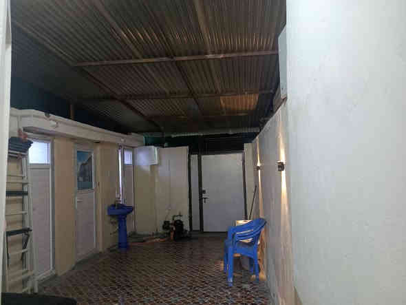 🔹 عرض عقاري مميز – فرصة لا تُعوّض 🔹
بيت سكني بمواصفات ممتازة ومساحة 100 م²
تصميم عملي ومريح.

تفاصيل البناء:
▫️ طابق أرضي
▫️ غرفة نوم
▫️ استقبال واسع
▫️ مطبخ عملي
▫️ حمّامات داخلية وخارجية
▫️ صحيات خارجية
▫️ بناء جيد جدًا وتشطيبات مرتبة

الخدمات:
▫️ موقع مميز على شارع مُبلّط
▫️ كافة الخدمات متوفرة
▫️ يبعد 7 دقائق بالسيارة عن مرقد الإمام الحسين (ع)

السعر:
💰 135 مليون – قابل للتفاوض الجاد

الموقع:
📍 البوبيات – عمود 54

📞 للاستفسار والتواصل:
***********-***********
