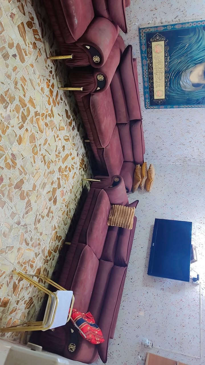 العنوان الشعله السعر 300 وبي مجال اي ضرر مابي 10 مقاعد ***********
