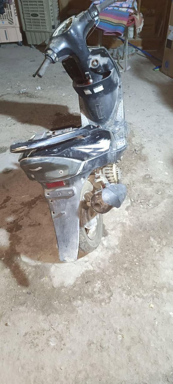 السلام عليكم 
دراجة ماكس عدله للبيع ابيع كوم حديد 
جانت تشتغل وطفت فجأة واذا تشغل ما تمشي ما اعرف شبيها 
مكاني حي طارق رقمي ***********
السعر خاص  كوم حديد
