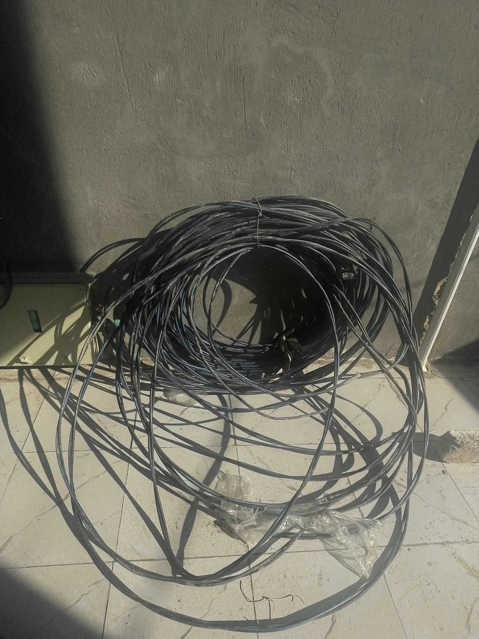 ⚡ بيع سريع – كيبل كهربائي ⚡

كيبل كهربائي تركي أصلي
📏 الطول: 100 متر
💰 السعر: المتر بـ 2000 دينار

✅ مستعمل ونظيف
✅ جاهز للتسليم

📍 المكان: …وردية خارج 
📞 للتواصل خاص أو اتصال ***********

البيع للجادين فقط 👍
