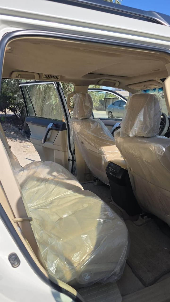 السلام عليكم 
برادو ٢٠١٥ رقم اربيل باسم واحد اعرفة من الحلة اتكفل بالتحويل السيارة مكفولة كفالة عامة عدا شبر صبغ بالباب والسونار موجود مواصفات السيارة معروفة شاشة فتحة كشنات كهرباء تحكم ستيرن ٣ قطع تبريد منظومة زنون جديدة شادلها حدادية جديدة تايرات جدد السيارة جاهزة من كلشي مال جناي كير مكينة كفالة من كلشي عدا الصبغ الي مذكور ماشية ١٦٠ كم  ٦ سلندر
مكان السيارة حلة حي المهندسين ممتواجد على الفيس السعر ٣٢٥ وبيها مجال  
للأستفسار 
0780 699 8882 Singapore
