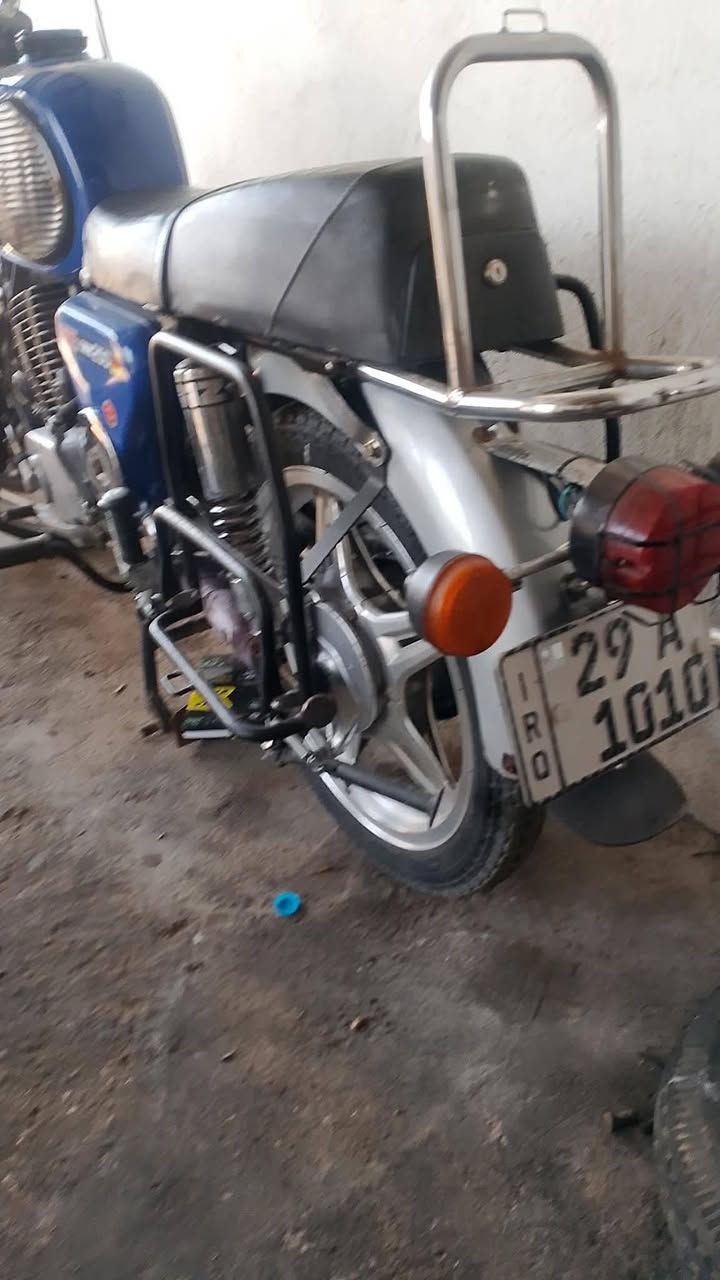 سلام عليكم من رخصه صاحب الكروب امزت 81 دراجه رقم سنويه رقم واسط تحويل ثاني يوم دراجه  نظيفه خير من الله مكلف بالنشر هذا رقم صاحب الدراجه ***********
