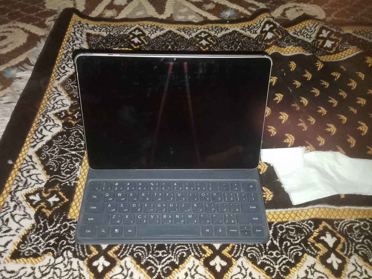 السلام عليكم اخوان موجود تاب للبيع نوعة هونر باد عشرة ابحثوا عنة وعن سعرة مواصفاتة الشاشة حجمها 12.1 والبطارية 10100 ملي امبير يعني فول الذاكرة 256 وبي بصمة وجه جهاز استعمال شخصي للدراسة يعني على ايدي ارد ابيعة لان محتاج فلوسة وهذا رقمي واتساب *********** سعرة 375 مع ملحقاتة قلم هونر الاصلي حاليا سعرة 50 الف والكيبورد الاصلي
