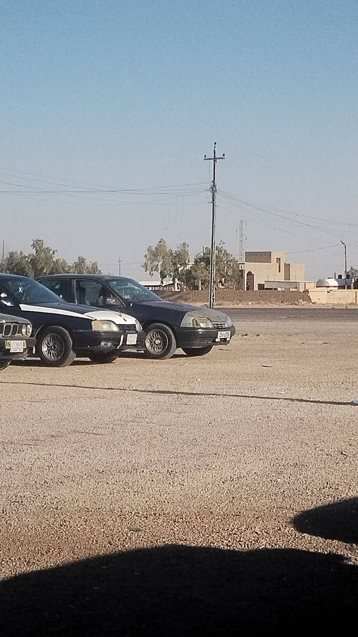 #للبيع اوبل اوميكا ١٩٨٨ نضيفه وترايك وين متريد ناقصه بس صدر وصفحه مشخووطه ع طوول معدله بس ما مصبوغه مكفوله من الصبغ رقم جديد وهزه جديد سعره ٢٠ ورقه مكانه الرمادي مستعجل ع بيع ***********
