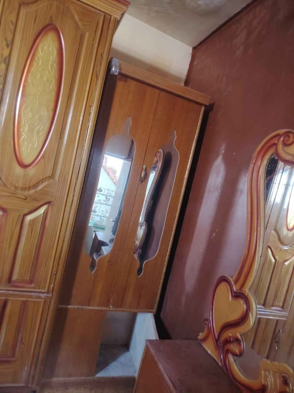 غرفه نضيفه مستعجل علئ البيع السعر ٤٠٠ وبيها مجال قليل مكاني الحسينيه القمانيات هاتف *********** الفارس, صلاح الدين
