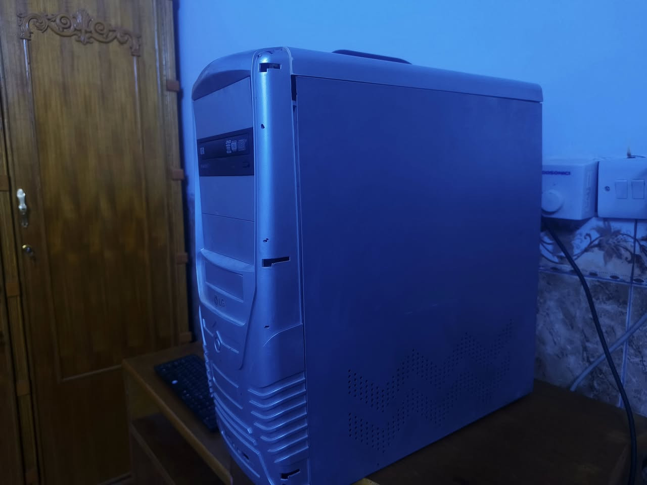 ‎كمبيوتر مكتبي للبيع – كامل ويا ملحقاته 🖥️
‎جهاز مرتب ونظيف، مناسب للاستخدام اليومي، تصفح، دراسة، برامج مكتبية، وألعاب خفيفة 👌
‎يشتغل بدون مشاكل وجاهز للاستخدام فوراً.
‎المواصفات:
‎• المعالج: Intel Pentium 4 سرعة 3.0GHz
‎• 6G :الرام
‎• النظام: Windows 7 Ultimate SP1 (32-bit)
‎🎁 الملحقات كلها ويا الجهاز:
‎✔️ شاشة LG Full HD 1080p – 75Hz
‎✔️ ماوس
‎✔️ كيبورد
‎✔️ أقراص ألعاب هدية 🎮
‎💡 مناسب للي يريد جهاز كامل بسعر اقتصادي
‎💰 السعر: 225 قابل للتفاوض
‎📩 للاستفسار خاص او رقم
‎ *********** وموجود وتساب
‎📍 المكان: ديالى بعقوبة المفرق
