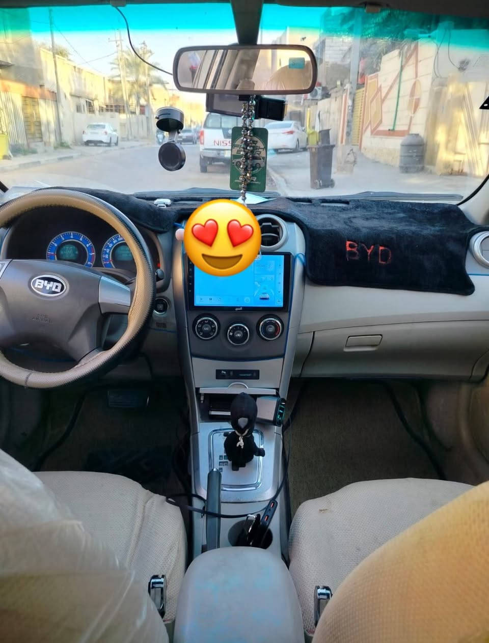 سيارة رصاصي BYD G3 2016 فول مواصفات:
بصمه
فتحة سقف
اشاير بالمري
اربع حساسات خلفية
تبريد ثلج 
كير ومكينة دوش بلادي نظيفات يخبلن خير من الله
تخم تاير 
لايتات زنون 
سنوية للـ 29 
رقم انكليزي الجديد بصرة
سيارة ما ناقصها شي الحمدلله 
عنواني البصرة 
رقمي ‏‪0777 381 4689‬‏
السيارة رايدها بـ 54 وبيها مجال بسيط حك الجية 
مو شراي لا تعبني اتصل على الرقم شريحة او واتساب موجود..
