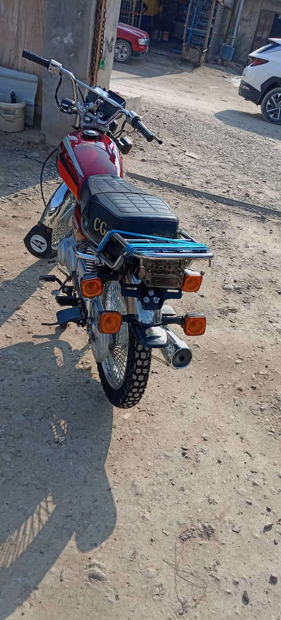 دراجه كامله وكله جديد ميحتاج الها اي شي
وشكلها احلاه من الصور 
وبسعر 200$
ومكان سامراء 
للتواصل واتساب وعلى خط 
***********
