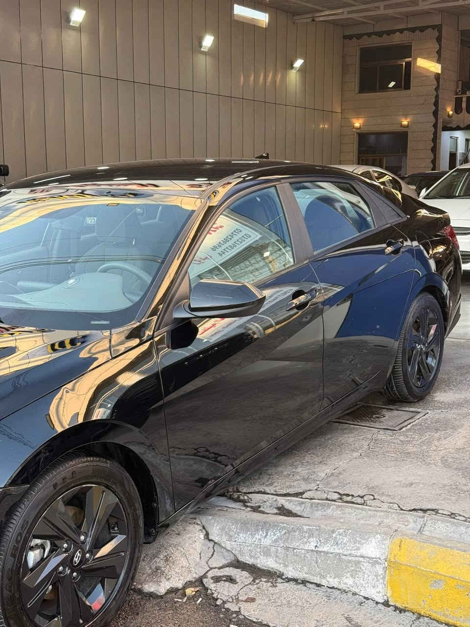 السلام عليكم
ب(142) $

النترا 2023 هايبرد امريكي حادث امريكا دعاميه فقط 

بيها قطعه صبغ باب الصدر اثر طخه داخل العراق 

باقي كفاله من الصبغ 

مكينة & كير كفاله 

شواصي لغد كفاله

المواصفات  :

بصمه ابواب + تشغيل

  

3 انظمه قيادة ( سمارت - عادي - سبورت ) 

نقطه عمياء 

رادارت + حساسات ( امامي - خلفي - جانبي )

توقف ذاتي 

هاند بريك دكمة 

نظام. AUTO HOLD

شاشة كار بلي 

تحكم ستيرن ٤ جهات 

تثبيت مسار 

تشغيل عن بعد

وهواي مواصفات بعد سيارة جديدة لوك 

العنوان / بغداد - البياع 

الهاتف  / *********** 

السعر/ 142 وبيها مجال بسيط
