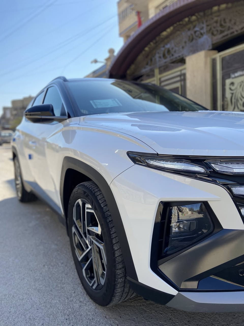 السلام عليكم
سياره للبيع هونداي توسان موديل 2025 السياره تو كلو قماره سوده السياره خليجيه مكفوله كفاله عامه من الضربه والصبغ والبارد والشخوط والرصعات السياره زيرو بحاله الوكاله 
السيآره رقم بغداد الدولي الجديد … بأسمي تحويل ثاني يوم
المواصفات: 
بصمه 
دخول ذكي 
تشغيل عن بعد 
كشنين كهرباء 
كشنات تبريد 
الباب الخلفي كهرباء 
سايد بريك دكمه
تحكم استيرن جهتين 
شاشه متصله 
بردات ابواب اصليه
ويل 19 
قطعتين تبريد 
مري شفط 
درايف مود 
اوتو هولد
مانع منحدرات
مانع تزلج 
حساسات اماميه خلفيه اصليه 
مكاني بغداد رقمي ***********
