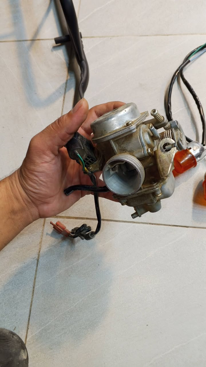 غراض للبيع اصلياتت مال تفصيخ سيبايه باكستاني سيبايات عدد2مال ماكس زرازير زوج كابريته اصليه ونضيفه مال ماكس قيم واخذ  اتصل ***********مكاني العزة الجديده
