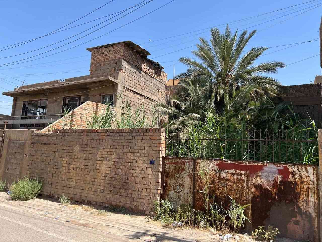معمل حدادة للبيع ركن صناعي يصلح تحويلها سكني 
مع  تشجير على الشارع العام 
+ قطعه ارض  المساحه ٣٣٠ م
الواجهه ١٥،٦٠م والنزال ١٠،٥٠ م
القطعه كذلك 
العنوان الزعفرانيه حي الزهور محله ٩٦٩
موبايل ***********
