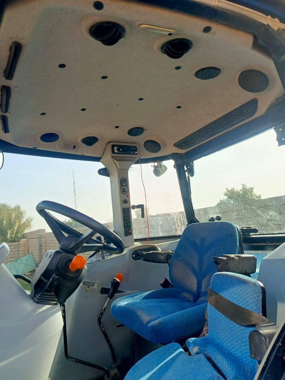 تركتر نيو هولندا 2014 رقم شمالي فول اوتوماتيك حجم 110  جاهز للعمل گير ومحرگ شرط السعر  130 ورقه بي  مجال قليل الشراري
رقم هاتف ***********
