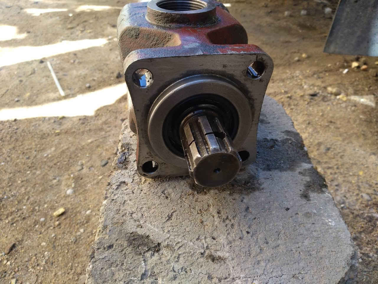 مضخة هيدروليك للبيع شغالة ع الفحص ضمان 
٦ برغي
مكان البصره القبلة 
السعر ٢٠٠ الف
للاتصال ***********
