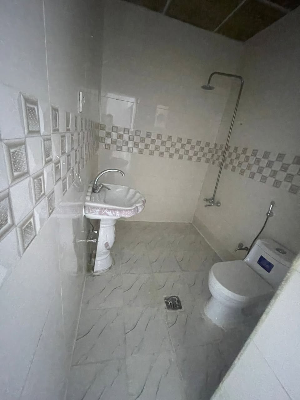 للإيجار في السيدية 🏠

📍 الموقع: السيدية – عرض شارع 15

📐 دار المساحة: 50 متر

🔹 مواصفات الدار:

غرفتين نوم 🛏️

صالة 

مطبخ 🍽️

خدمات كاملة 🚿

✨ الدار نظيف جداً وجاهز للسكن فوراً

الأيجار 750 ألف

📞 للاستفسار أكثر

  الاتصال على الرقم:  
***********6
