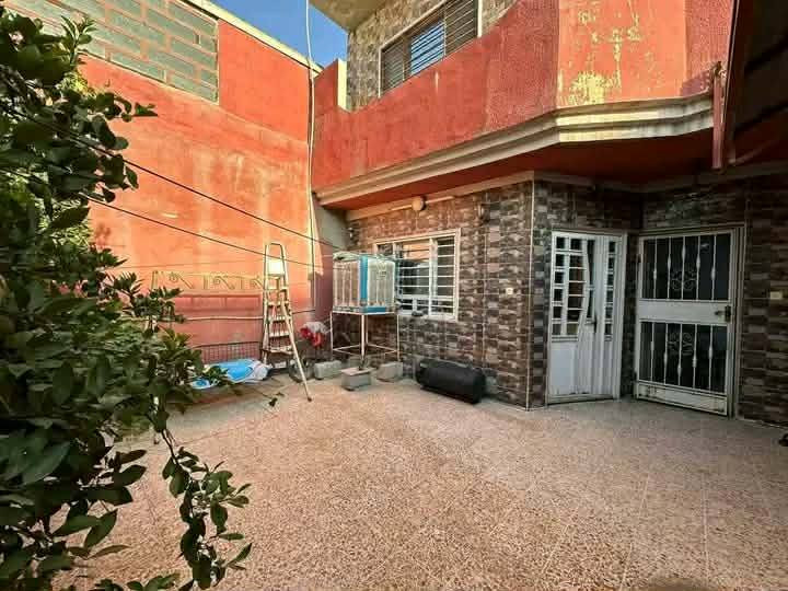 بيت للبيع في حي التاميم
ثالث بيت عن الشارع العام مقابل بانزيخانه الكفاءات الاهليه 
سند طابو ملك صرف 
المساحه 180 متر واجهَ 8 عمق 22.5 متر
غرفتين جوه وهول واستقبال ومطبخ وصحيات 
والطابق الثاني هول وغرف 2 وصحيات الطابق
الثاني زيرو بورسلين والحيطان جص ابيض بي 
 نقص الطابق الثاني فقط سقوف وابواب وبلك 
 سويج فقط ينزل من سعر البيت سعر 180وبي مجال
واتساب
***********
***********
