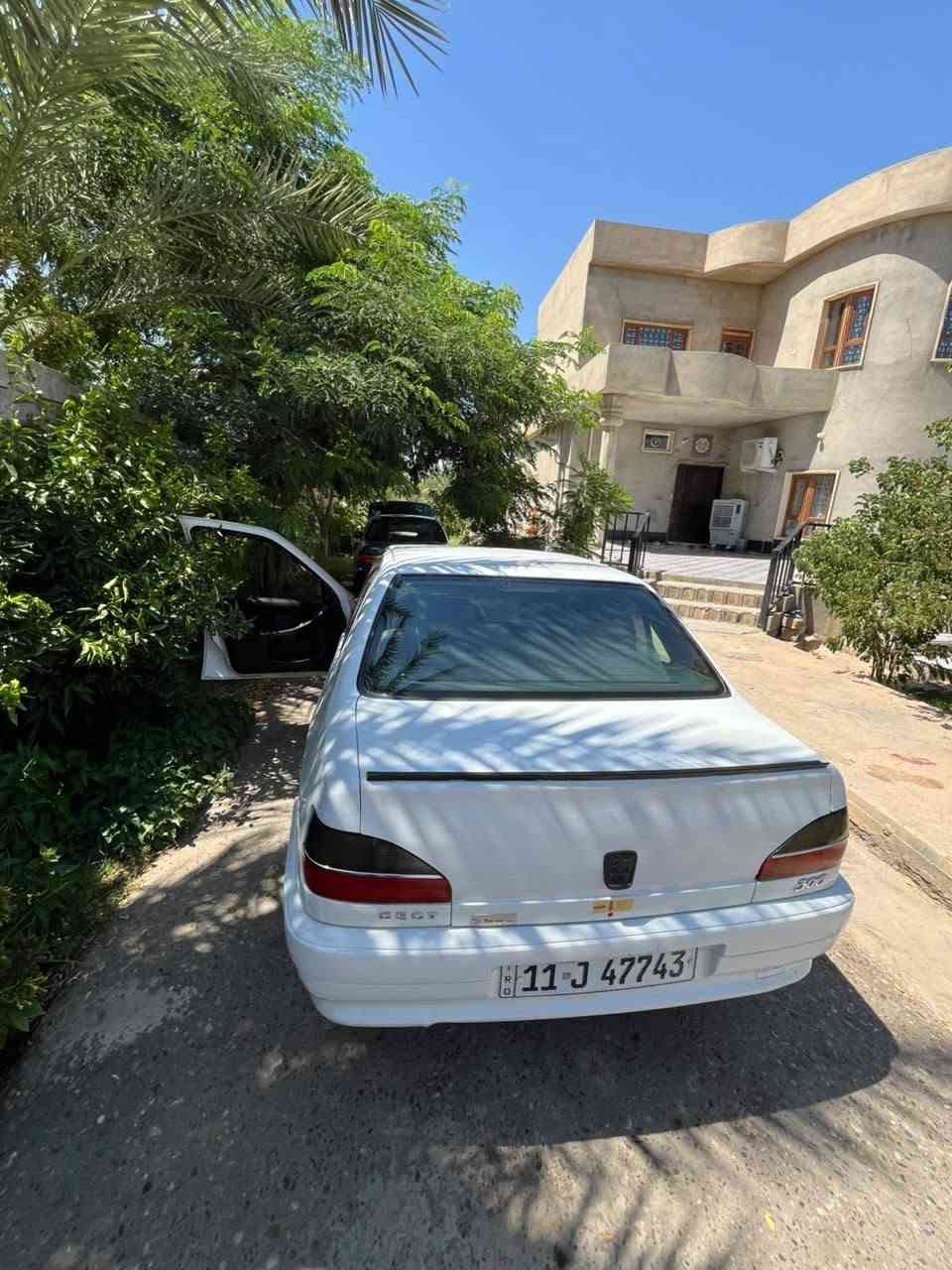 السلام عليكم 
للبيع بيجو 306 حره رقم بغداد إنكليزي 
محرك شرط لابخار ولا تنقيص كير شرط 
تبريد ثلج تدفئة جهنم 
تايرات جدد+ وياله جدد 
صدر خلفي أمامي جديد 
لونها ابيض 
السيارة مال جنيه ترهم مال خطوط لليحب يشتغل خطوط 
غرفتها جديده 
السيارة ماتخلي عليها ربع الله شاهد 
مكان السيارة العلم 
***********
السعر 48 وبيها مجال
