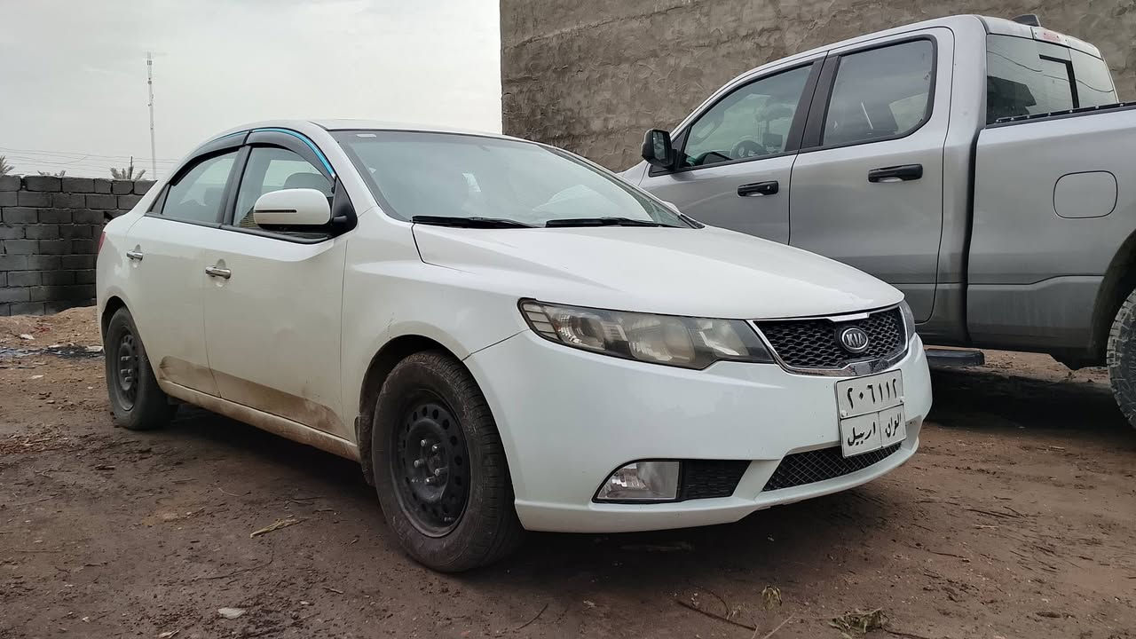 السلام عليكم 
سيراتو 2011 رقم اربيل القديم السياره خليجيه تحكم فتحه بالسقف تخم تايرات جدد ويل اسود گير ومحرك وتبريد خير من الله باتري جديد السياره بيها قطعتين مبدلات باب وجاملغ وبيها تصليح بس مامعجنه ربع بنيد وربع جنطه بدون دواخل معروضه 78 الشراي والي تعجبه يتصل
 0770 981 2053
