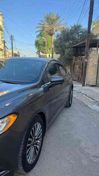 السلام عليكم فورد فيوجن للبيع 
موديل ١٧ 
ماشيه ٧٤ مايل 
كلين تايتل بس صارت بيها ضربه ببغداد بالباب الخلفي عكس السايق موضحة بالصور 
السعر ١٣٥ وبيها مجال بسيط 
محرك ٢٥٠٠
للتواصل و الاستفسار ‭٠٧٧١ ٠٥٠ ٠٤٧١‬
