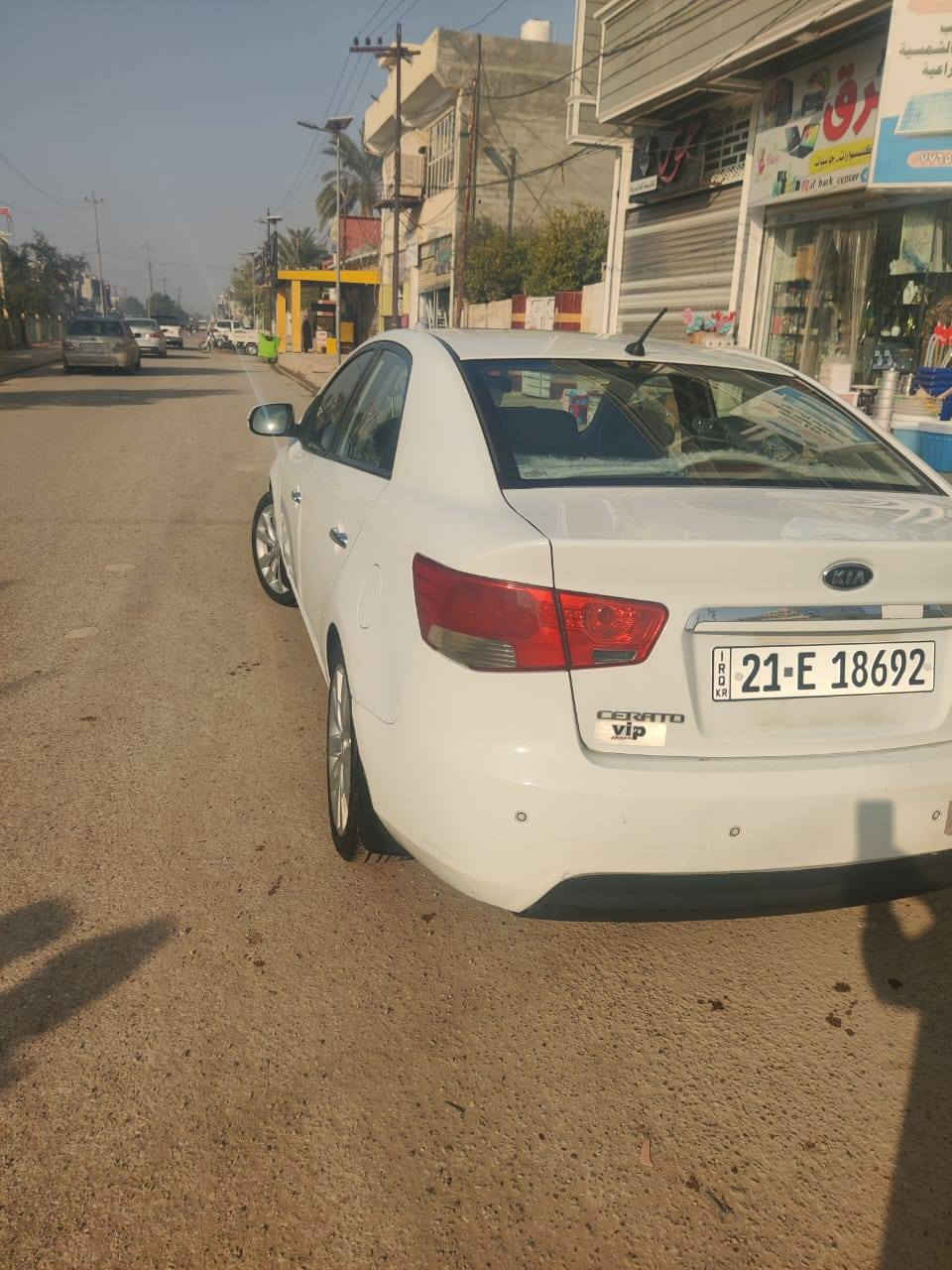 السلام عليكم
سيراتو 2013 خليجي فول
هزه وبراد جديد بسمي مواصفات فتحة شفتات بلستيرن تحكم جهتين 
محرك 1600
ويل كب 16 حجم جبير 
تبريد بيانو
مري شفط اشاير بلمري 
يدات نيكل 
تبريد وتدفئة شغال 
سنوية لل 2026
تخم تاير وحدادية جديد 
صبغ بنيد فقط وين ميعجبك تفحص افحص 
سعرها 110 $ وبيها مجال حك الجية 
مكان السيارة ديالى دلي عباس
للاستفسار اتصل بلرقم 
***********
