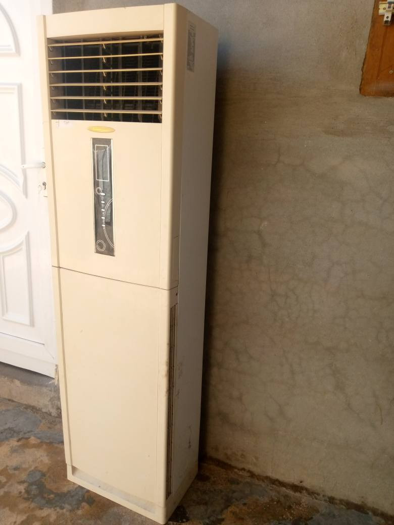 سبلت عمودي طنين وكنديشن إلجي شغالات شرط حيل جدد يرهم مراوس بعاطل ونشتري عاطل *********** كركوك, العراق
