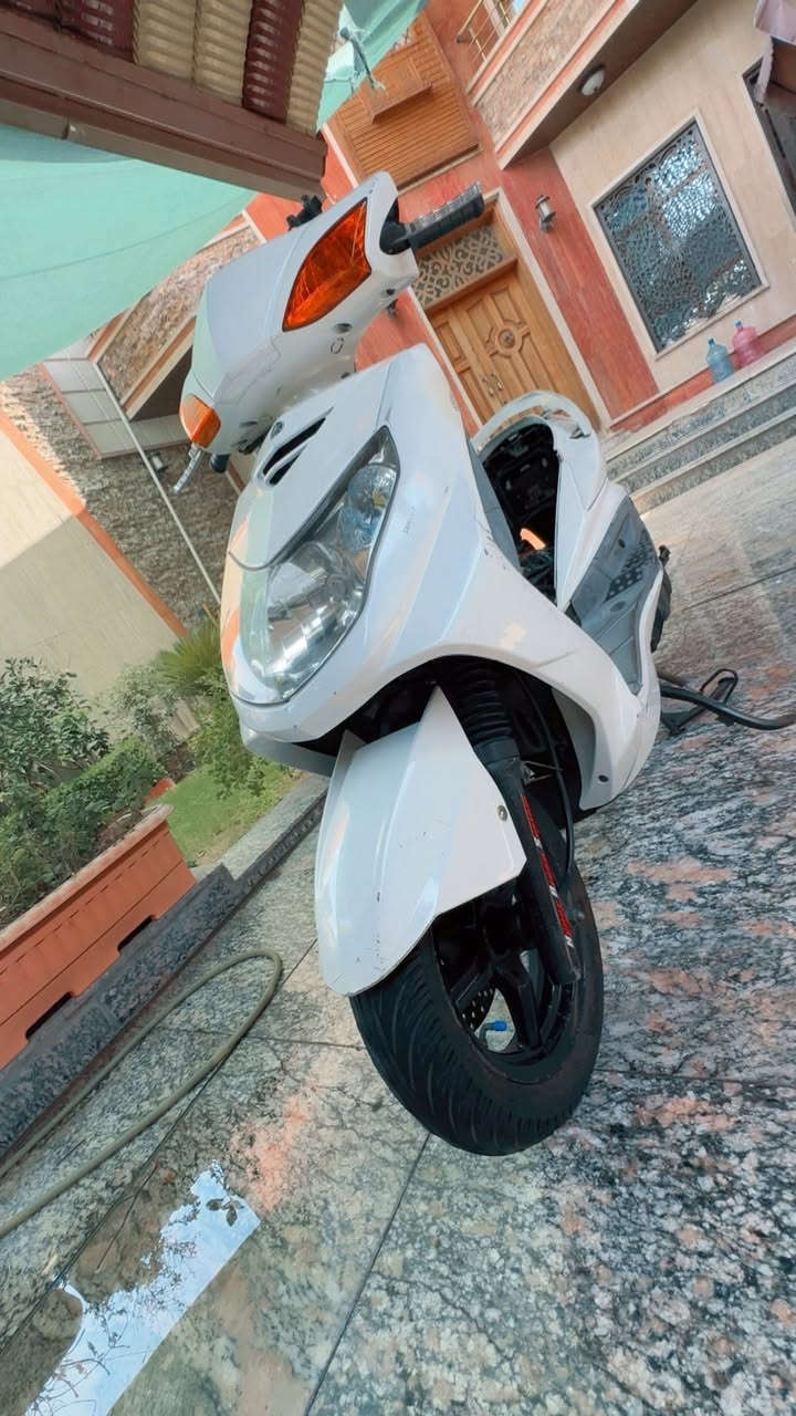 سلام عليكم سكنس للبيع فحل كابريتر دراجة مال رمبه وجناي مضمومه دراجه دراجة جديده كلش ونضيفه ومختمه ختم واحد بلاديه ومكينه بل ملح بعده دراجه مملعوب بيه ابد وتجي تفحص وجيب فيتريه وياك وفحص وجيك دراجه كفاله عامه من كلشي  وهاي صور موجوده ونضافته كدامكم 
مكان الدراجة بغداد الدورة شارع 60
ممتواجد عل فيس
رقم ***********
سعر 950وبيه مجال
