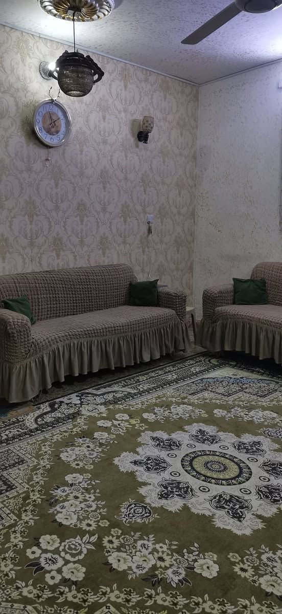 السلام عليكم دار البيع مساحه100 متر الموقع بغداد الدوره أبو دشير شارع الظغط شارع الكناري السعر 120 بي مجال *********** 💯 ***********
