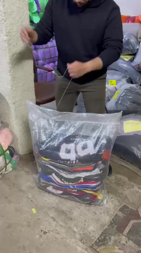 📦 فتح شليف ملابس رجالي وشبابي صيفي  

👕 يحتوي على:
•  تيشيرت حلقة
• تيشيرت ياخة
بمختلف الأنواع و الألوان والاحجام من صغير إلى قياسات الكبيرة 

• والمزيد داخل الفيديو

عدد 90 إلى 100 +

✔️ شليف مضغوط ومغلق
✔️ تم فتحه مباشرة
✔️ قطع متنوعة بحالة جيدة

وزن 20 كيلو غرام 

💰 السعر: 75 الف مع التوصيل

🚚 توصيل متوفر إلى جميع المناطق
📩 للاستفسار والحجز راسلنا خاص


**إذا كنت صاحب هذا الإعلان وتريد حذفه لأي سبب، رجاءا أرسل رسالة إلى الدعم الفني**