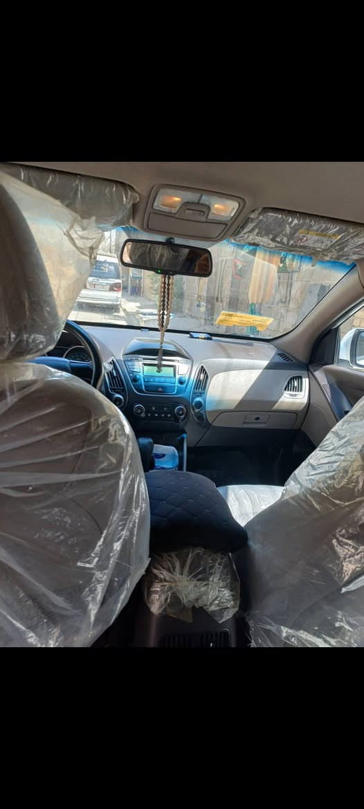 بسم الله الرحمن الرحيم 
توسان للبيع  2014 خليجي كوري اصلي رقم بغداد الماني ومكاني بغداد وبأسمي سايد بريك بالرجل. محرك 2000 دوش تبريد قطعتين اشاير بالمري
ماشية 89 الف  مكفولة كفالة عامة محرك وكير  ولا صبغ ولا بارد ولا اي شي.. بيه ملاحظتين بسيطة جدا.  طخة بسيطة وباقية ممصلحه واشكم رصعة والصدر الامامي 60% ففط... وين ما تريد افحص. 
***********.     بي واتساب
