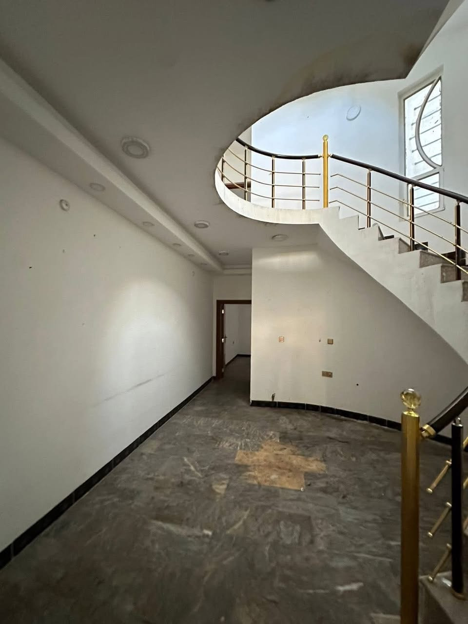 بيت للأيجار
المساحه 150 متر الواجهه 6

يتكون من :

✨اربع غرف 

 ✨2حمام 

✨صاله

✨ومطبخ 

📍الموقع:مربع القاده

للاستفسار :

***********
