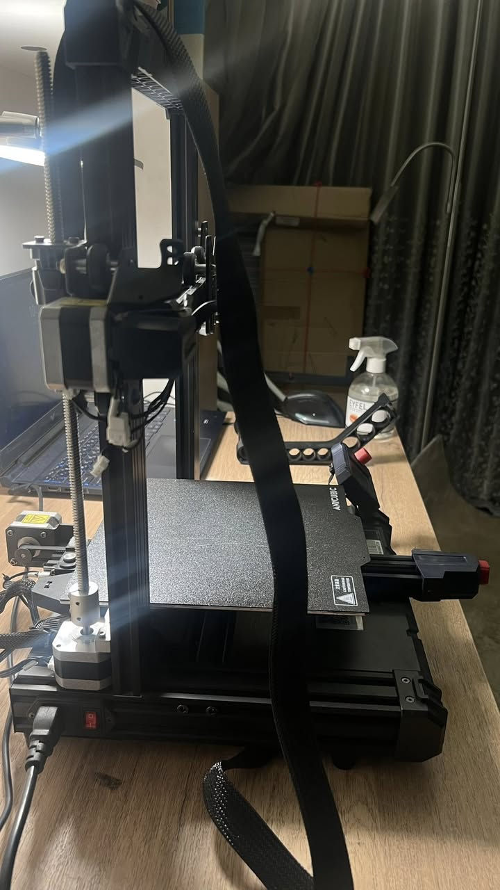 طابعة ثريدي بلاستك من شركة أني كيوبك موديل:
(Anycubic V1.5.6.3 Kobra 2 Neo)

مستعملة شغالة مابيهة عطل كل المحركات تشتغل (مفحوصات بلفديو)  مابيهة نقص عدى قطعتين بس 

‏ filament extruder & detector (موضحات بلصورة)

الي يريدهة سواء ياخذهة قطع غيار (مدام صعد سعرهن من ورة الكمرك) او يجيب القطع النقص و يشتغل بيهة عادي يكدر، اخذتهة ب١٠٠ الف اريدهة ب ١٠٠ الف و بي مجال السعر 

للتواصل ***********

قياساتهة و معلوماتهة من الموقع الرسمي 

Anycubic Kobra 2 Neo

V1.5.6.3

220*220*250 (mm)

https://store.anycubic.com/products/kobra-2-neo

فديو توضيحي للكل قطع الطابعة من القناة الرسمية للشركة: https://youtu.be/TpEcK-LBzz4?si=YoMogAE95Wk-aBel

و هاي صفحة من الموقع الرسمي لصيانة اي قطعة:

https://wiki.anycubic.com/en/fdm-3d-printer/kobra-2-neo?_sasdk=dMTljMWFhYmNjMGQyOTk0LTBmNTJjZTEwNmYzZmQ3OC03Mzc5MzU2Zi0zOTYzMjgtMTljMWFhYmNjMGUyYTRl
