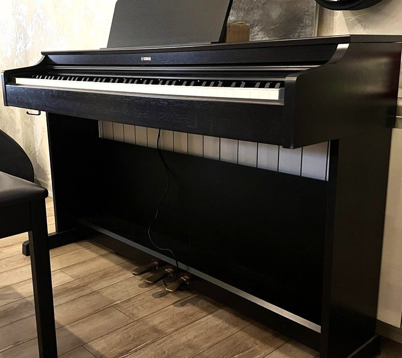 تایبەت بە فێرخوازان و پیشەییەکان. دەنگ و هەستەکەی زۆر نزیکە لە پیانۆی ڕاستەقینە.

تایبەتمەندیەکان:
• ٨٨ کلیل بە کێشی ڕاستەقینە
• دەنگی ڕاستەقینەی Yamaha
• ٣ پێدال
• کورسی Yamaha لەگەڵیدا
• زۆر پاک و بە باشی پارێزراوە
• بە تەواوی کاردەکات

شوێن: هەولێر
نرخ: 1,250,000 دینار أربيل, العراق


**إذا كنت صاحب هذا الإعلان وتريد حذفه لأي سبب، رجاءا أرسل رسالة إلى الدعم الفني**