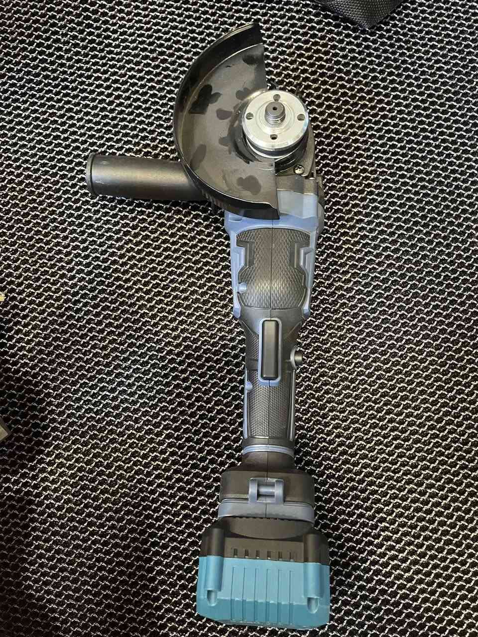 كوسرة بالة جديد مع بطارية وشاحن

السعر ٤٠ الف 
يوجد توصيل لكل العراق


**إذا كنت صاحب هذا الإعلان وتريد حذفه لأي سبب، رجاءا أرسل رسالة إلى الدعم الفني**