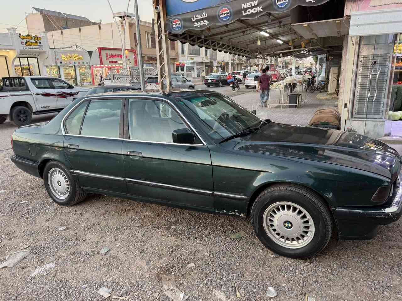 سياره بيئم حجم 735 لون زيتوني
موديل 1990.رقم صلاح الدين سنويه 31 حداديه جديده تخم تاير جديد . كير اومحرك بالصندوك .السياره  كير عادي  صبغ جماليه فقط بدون حادث غرفتها نضيفه السياره مشدودلها 
تخم سماعات اودمام . السياره جاهزه .اوبيها شلعه اونشاط خير من الله.السياره مال جناي الياخذها .كلشي مايصرف عليها 
السعر 55. اوبيها مجال للطيبين .رقم الهاتف ***********
