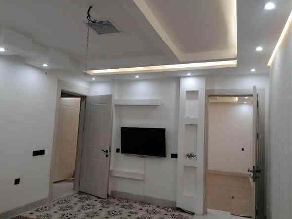 سلام عليكم بيت للبيع في السليمانيه مساحة 100 متر واجهة 10 نزال 10 طابو ملك صرف يتسجل بأسم اي شخص يحمل الجنسيه العراقية البيت في منطقة چوار چرا قريبه على كورد سيتي وقريبه على الشارع العام 
البيت يتكون من 3 طوابق والبيت يرهم يكون بيتين منفصلات الطابق الاول منفصل عن طابق الثاني والثالث مثلا يرهم لعائلتين يسكنون بيه ودرج خارجي 
الطابق الاول: صالة وغرفه نوم وحمامات بس بيهن نقص(يحتاجلهن بس كاشي وسقف مغربي) شغلات بسيطة

الطابق الثاني والثالث كاملات 100‎%‎  
طابق الثاني: صالة وهول ومطبخ وحمامات 
طابق ثالث:غرفتين نوم وحمامات 
اكرر البيت يرهم يكون لعائلتين يكون بيتين منفصلات 
والبيت كامل من كلشي ومتوفر كلشي يمه من ناحية كهرباء وماء 

سعر البيت 9 دفاتر ونص وبيه مجال بسيط ان شاء الله 

للتواصل: *********** السليمانية
