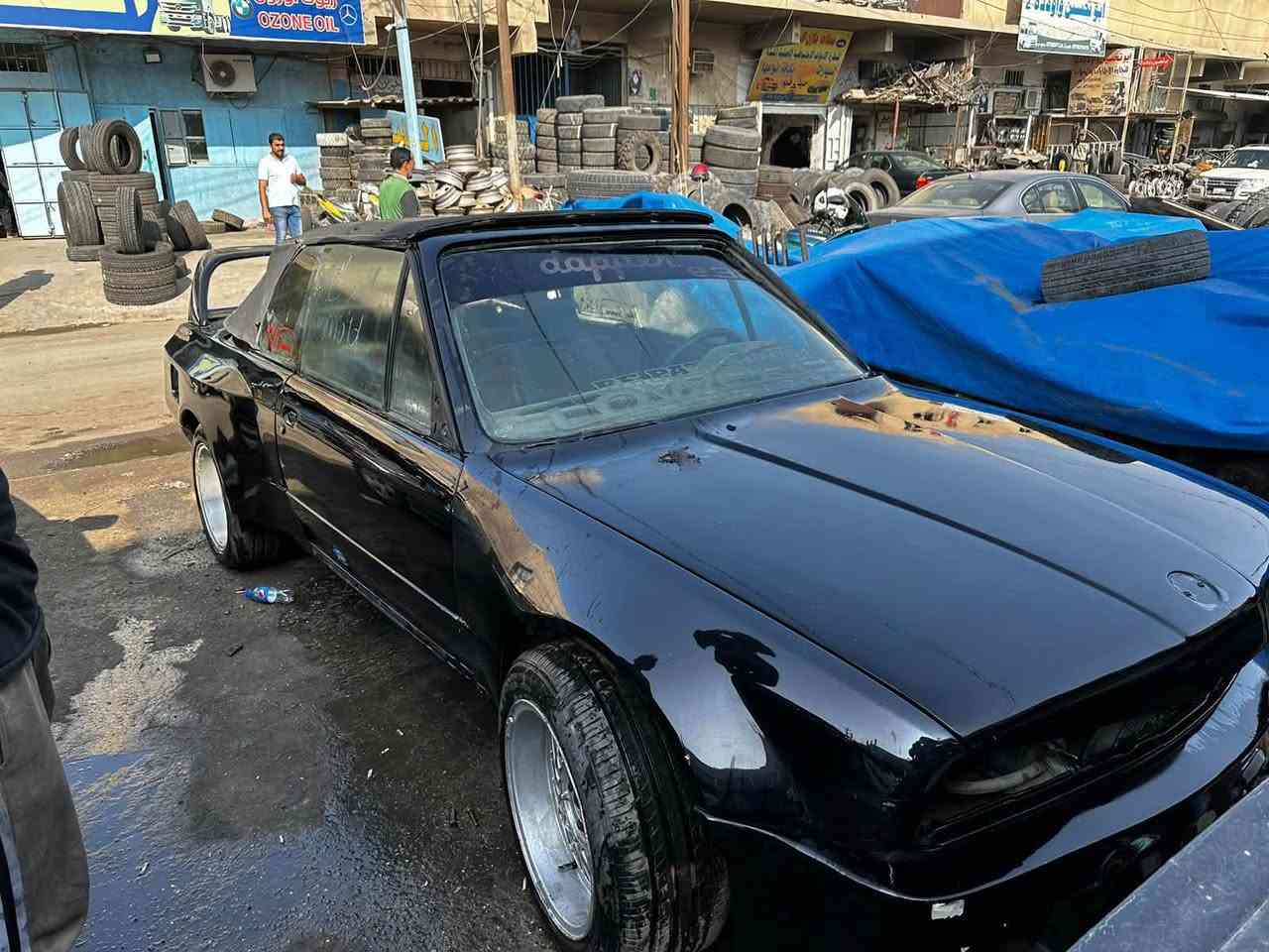 سلام عليكم شباب. زعره تك باب موديل 90 اصل 6 سلندر  بغداد موازي
حوضهة ولا غلطه كلش نضيفه شواصيهة 
تعمرت من فترة بس نتركت وصارت بيهة ملاحضات ماعندي مجال حته اشتغل بيهة 
السياره يرادلهة تنشد غراض الداخل والملاحضات الي بيهة بالخارج ينصبغن لان اني ماسسههن صقل وبخ وحته الصبغ موجود اسود ملكي
 
بيها مكينه دبل فانوص سكليتر كهرباء
كير عادي كلج دبل فانوص 

اكسلها ملحوم مقفول وانطي وياها اكسل مفتوح 
وياها بكلايت led سموك 
وياها تخم لايت اصلي بلاد جدد لوك مشتريهن حاويه الهة 
السياره يرادلهة تتقفل كهربائيات مكينه. لان بس منزل الطابوكة وتاركهة وداخلهة والخارج مثل ماذكرت 

بيها تخم ويل 15 مشفف 5 براغي محولةاي ويلكب ابالك تشدلهة يعني

عليها كت باندام مشتغله اسعد ابو الشعب. بسعر سياره الله شاهد بس هذا الكت 
ومصبوغه ب10$ قبل لتنترك 
وملكطه خياسات بسيطه جانت بيهة 
ومبدل بيهة بوب وقبق جنطه حاويه جدد قبل الصبغ

ملاحضه السياره تفيد واحد يرتبهة ويقفلها صح تطلع لقطه بشكلهة وبنفخاتها كلش قوية قطعه تصير  
كلشي ذكرت لحد يكول شبيها سعرها 35 ورقة وبس صبغها والكت مالتهة 33 مكلفات الله شاهد من عده الي ذكرتهم

***********

