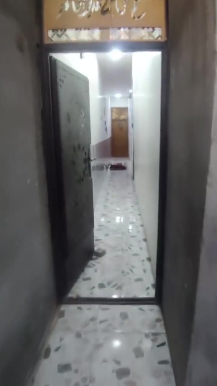 🏠 بيت 100 متر طابقين للأيجار 
📍 السكلات 13
يحتوي على مدخلين ستقبال حوالي ومطبخ وصحيات وغرفة نوم طابق ارضي غرقتين نوم طابق ثاني 
ايجاره 💵 300
الاستفسار الاتصال 📞 ***********
