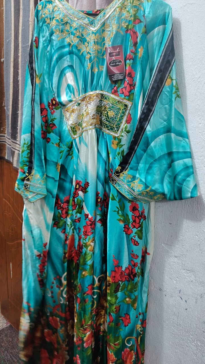 السلام عليكم عندي هذا المخور وفستان مناسبات جدد وباروكات الألوان للبيع وبأسعار مناسبه


**إذا كنت صاحب هذا الإعلان وتريد حذفه لأي سبب، رجاءا أرسل رسالة إلى الدعم الفني**