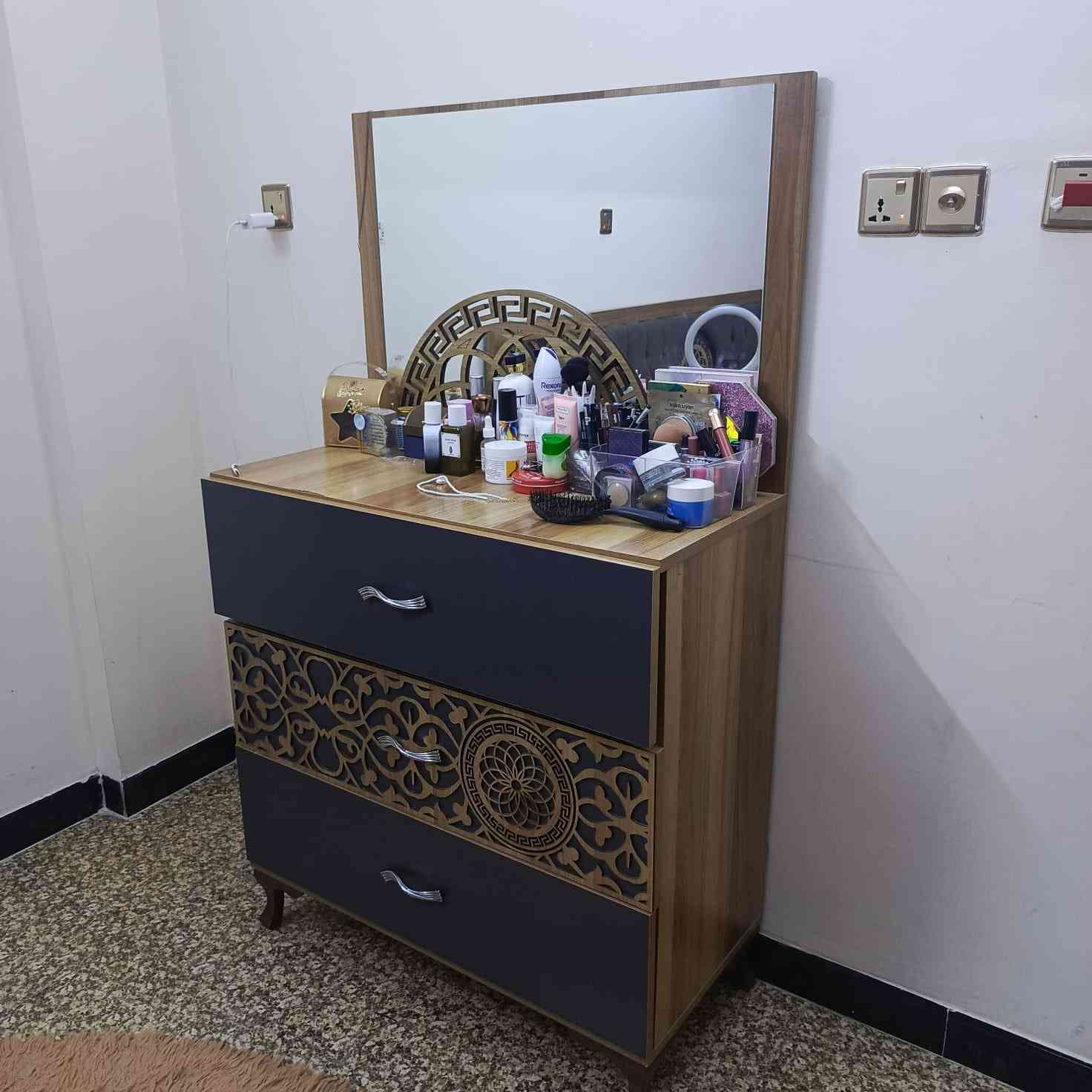 غرفتين نوم مستخدمين نضاف بسعر حلو للتواصل حصرا ع رقم ***********
