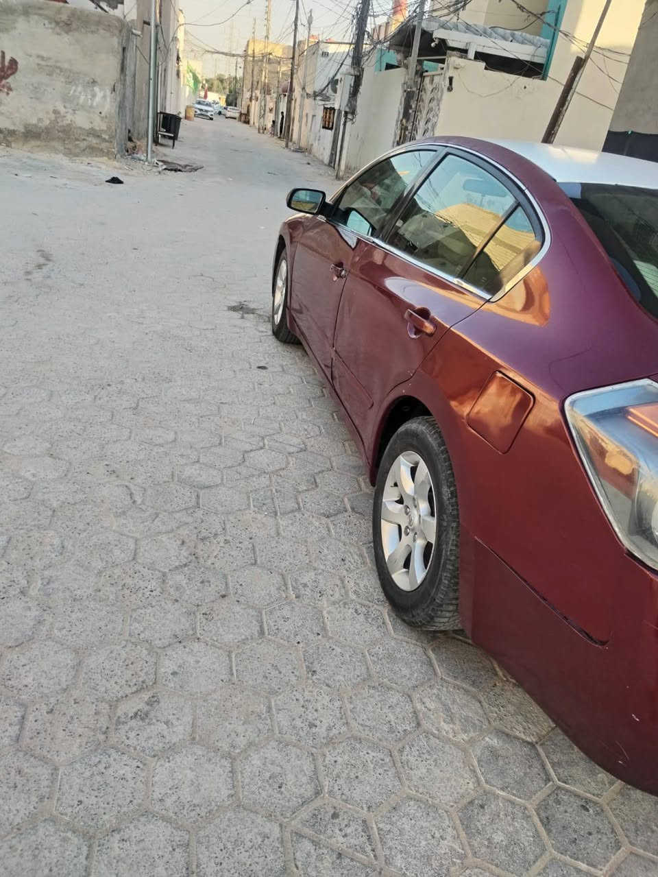 سلام عليكم نيسان التما اصولي بس مابيها مداور صاحبها متوفي ودكها وين ميعجبك مكلف بل نشر رقم صاحبها 
‏‪***********‬‏
السيارة بل نجف
السيارة رقم بغداد حدادية ٥٠/١٠٠ كير مكينة عل شرط
